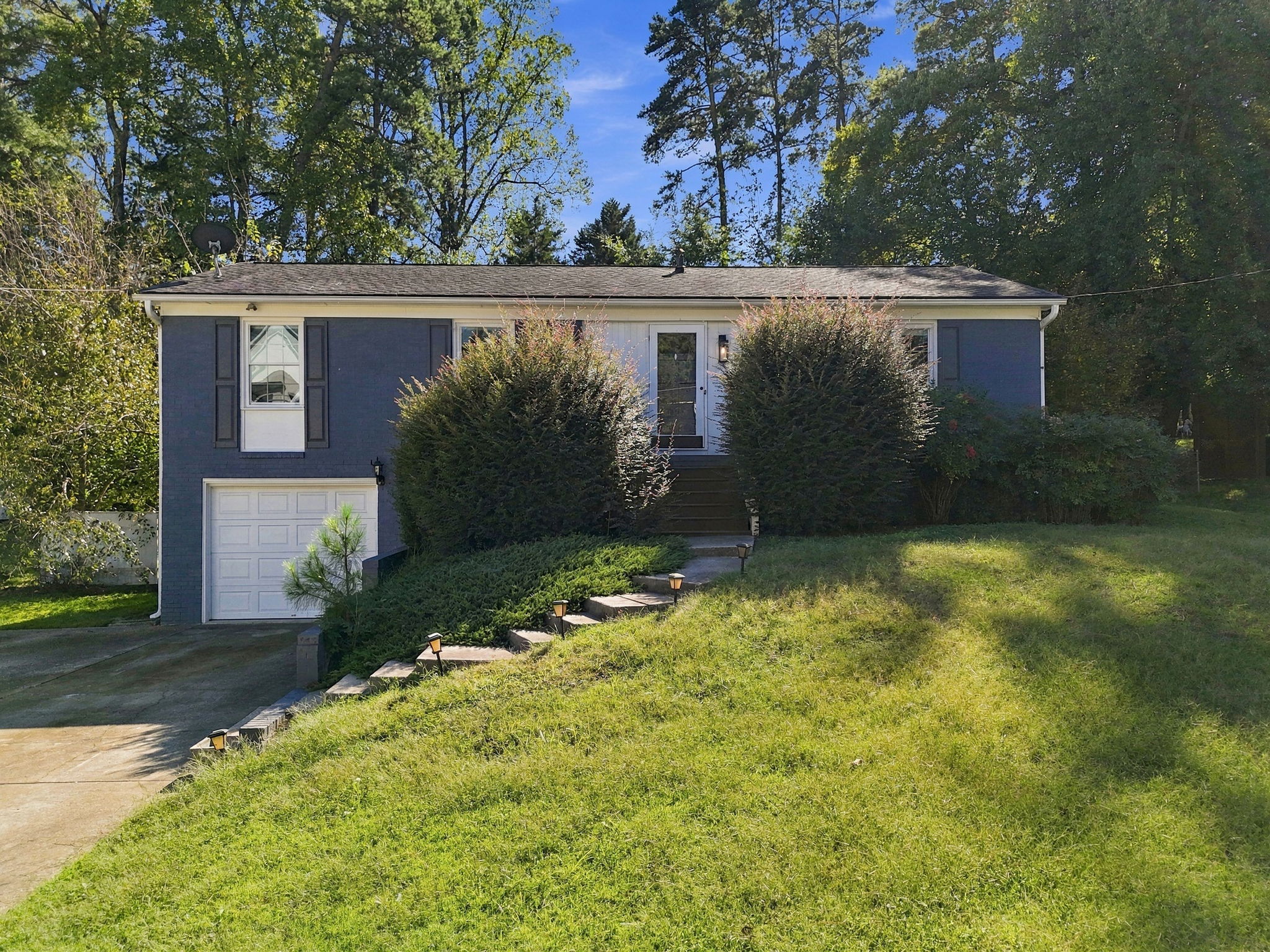 412 Pinecroft Drive